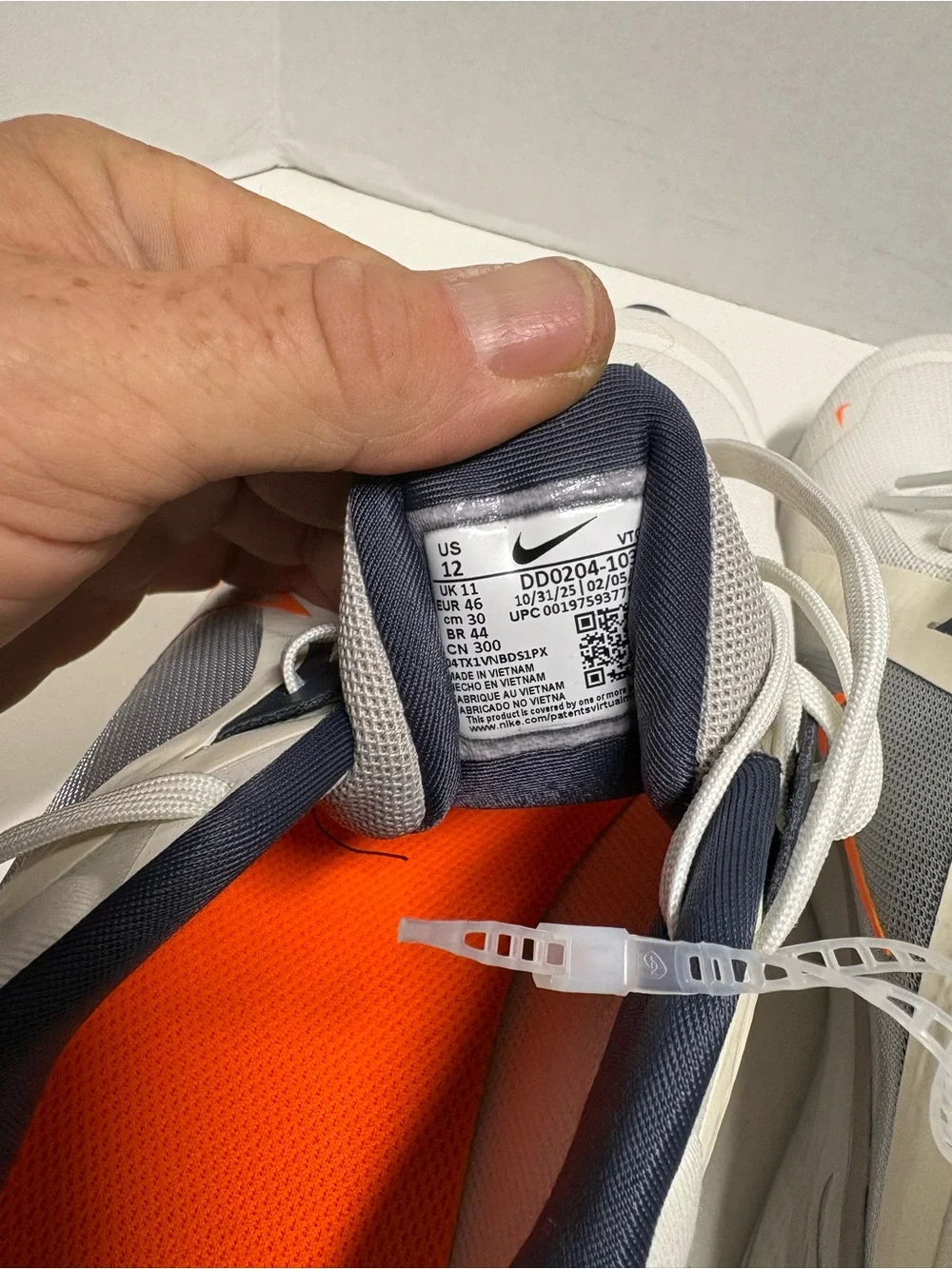 Nike Men's Quest 05 White Navy Running Shoes with Orange Swoosh
